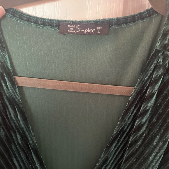 Green Velvet Short Sleeve Dress - Picture 4 of 5